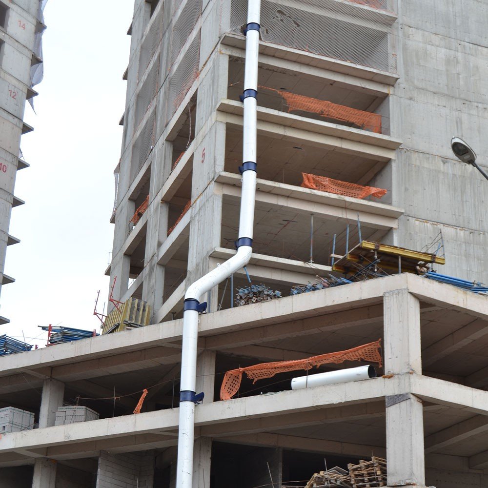 Çelik Moloz Kule – Yüksek Katlı Yapılar İçin Güvenli ve Hızlı Atık Tahliye Sistemi - Görsel 3